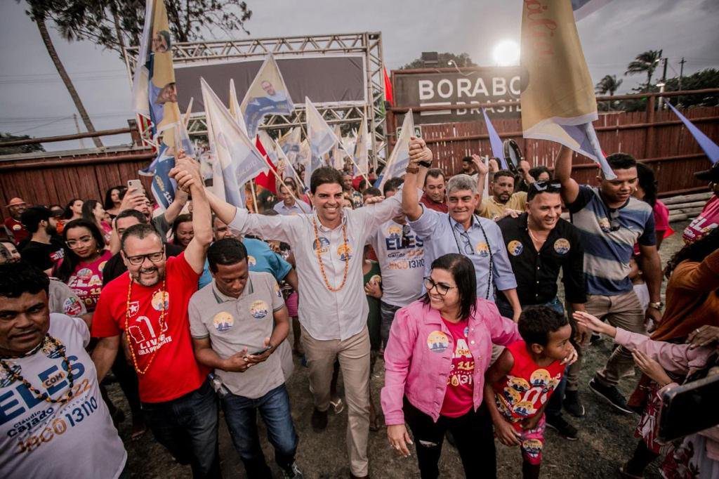 Candidatos Jacó e Cláudio Cajado reúnem multidão durante encontro político em Cabrália